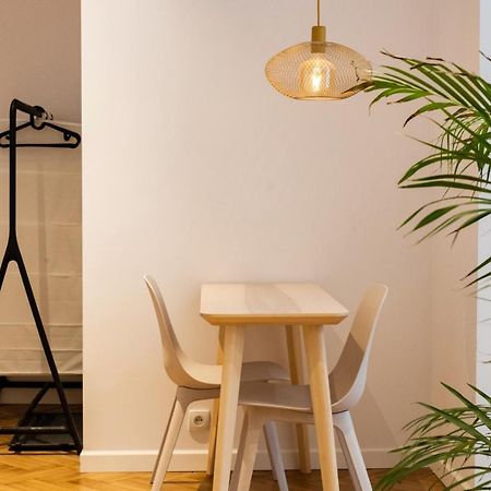 Sympatyczne Studio Z Palma Areka / A Nice Studio With Areka Palm Tree Łódź Extérieur photo